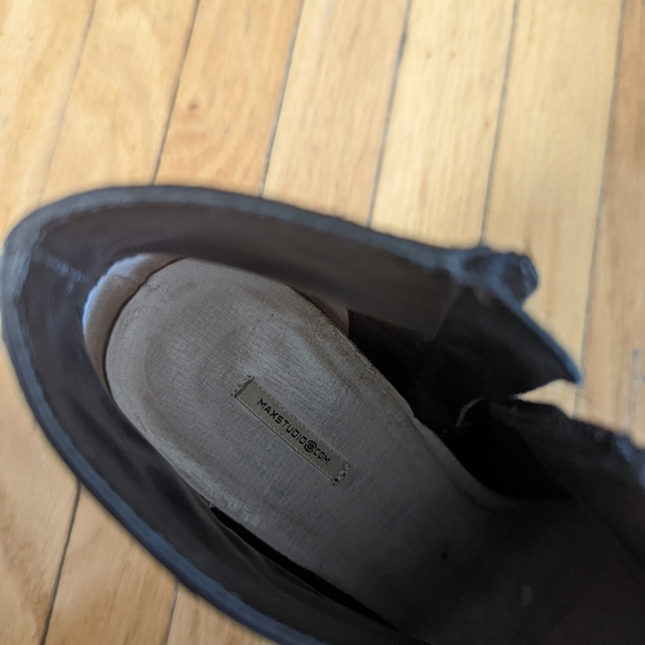 Maxstudio black leather booties heels boots 9.5 - Picture 3 of 10